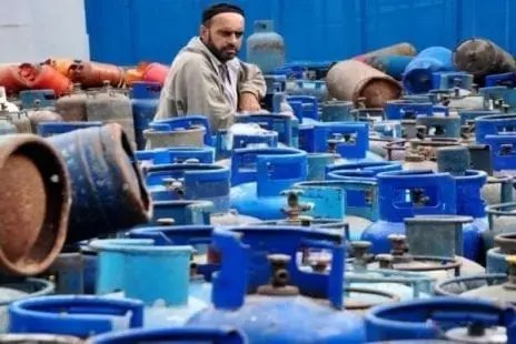 المالية : تكشف عن كميات وأسعار الغاز المتوفر في غزة