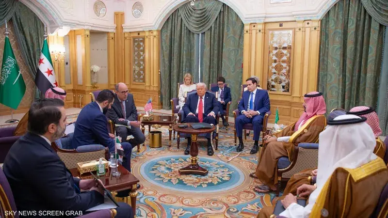 البيت الأبيض يكشف "تفاصيل الحوار" بين ترامب والشرع