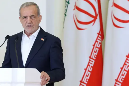 رئيس إيران يحث الدول الإسلامية على قطع العلاقات مع إسرائيل
