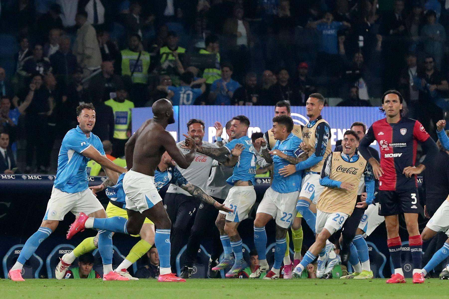 نابولي يتوج بطلا للدوري الإيطالي