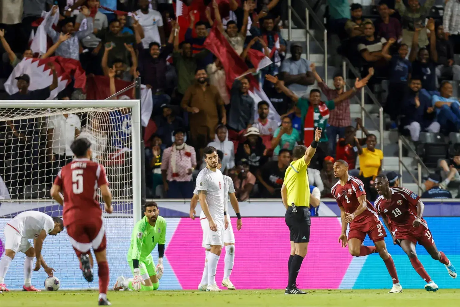 قطر تبقي آمال المونديال بفوز ثمين على إيران