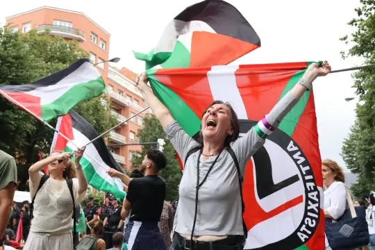 طواف إسبانيا: تقصير المرحلة 11 بسبب مظاهرة مؤيدة للفلسطينيين