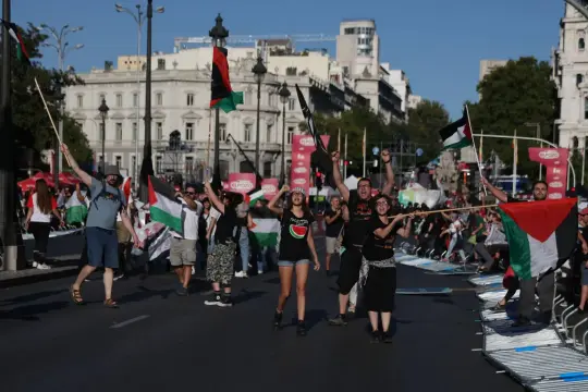 طواف إسبانيا: فلسطين فازت... متظاهرون يتسببون بإلغاء المرحلة النهائية