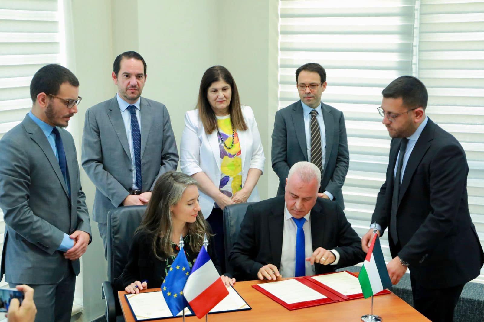 شاهين تبحث مع مسؤولين فرنسيين التحضيرات الجارية لعقد المؤتمر الدولي للسلام