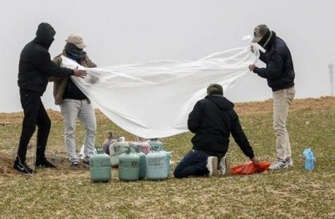 صحيفة: حماس توقف إطلاق البالونات وثلاث أيام لاختبار النوايا