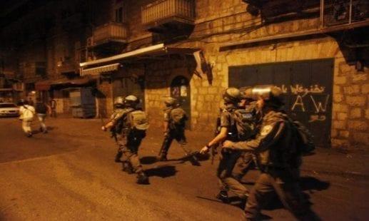 حملة اعتقالات تطال 10 مواطنين في الضفة المحتلة
