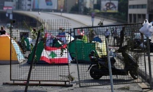 لبنان: الجيش يأمر بفتح جميع الطرق المغلقة في البلاد