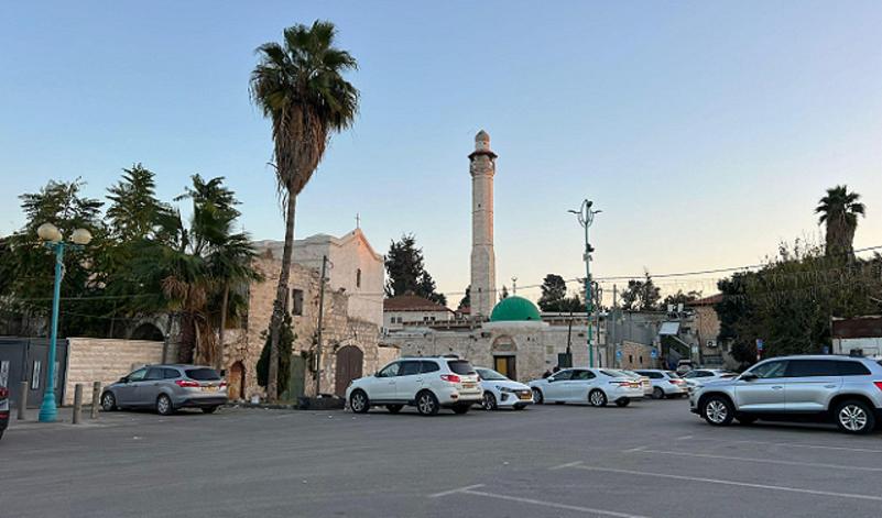 شرطة الاحتلال تشرع بخفض الأذان في الداخل المحتل