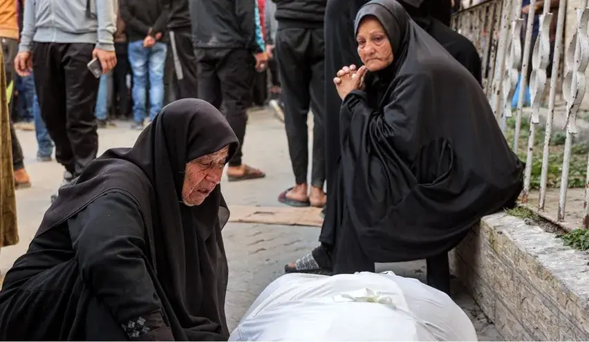 حرب الإبادة: مجازر متواصلة في القطاع .. وحماس تعلن نيتها الإفراج عن المحتجز الأمريكي