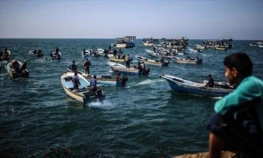 الاحتلال يوسع مساحة الصيد إلى 15 ميلاً ومزاعم بوقف إطلاق البالونات المفخخة