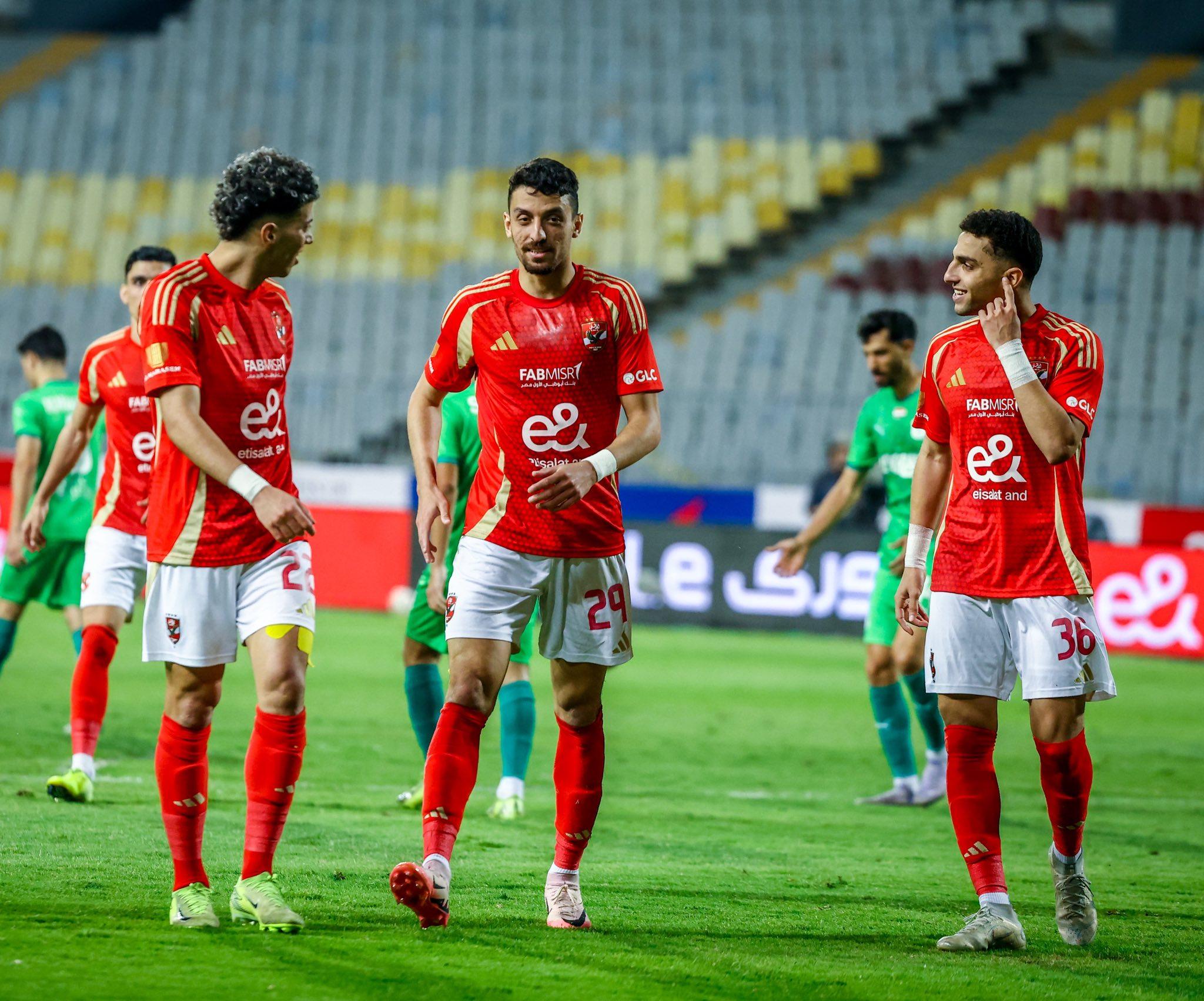 رباعية طاهر ووسام وإمام تقود الأهلي لإسقاط المصري وتصدر الدوري