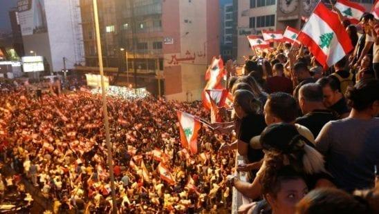 وسط ترقب لكلمة الرئيس.. الشارع اللبناني ماضٍ في احتجاجاته