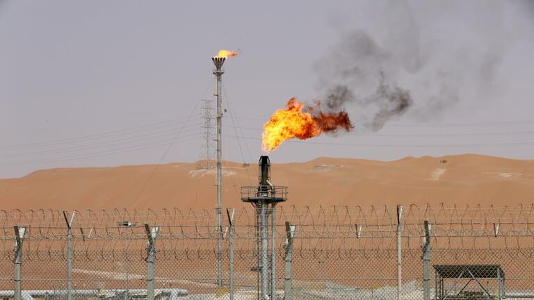 الهند تبدأ بخفض واردات النفط من السعودية بحلول مايو