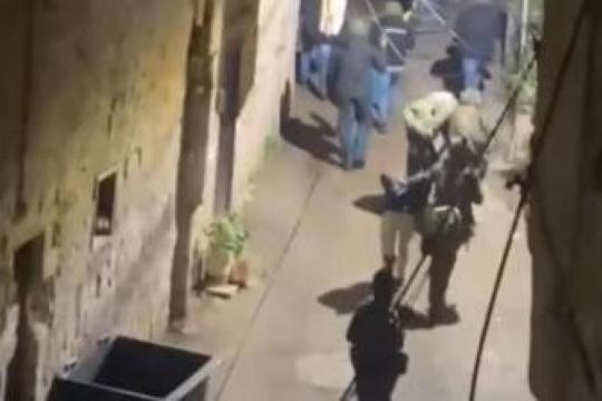الاحتلال يعتقل 33 عاملاً من قرية أم طوبا جنوب القدس
