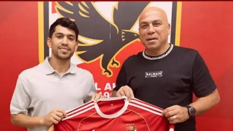 الأهلي المصري يعلن التقاعد مع الظهير محمد شكري