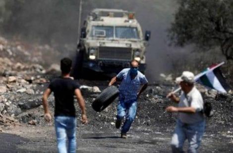 الاحتلال يشن حملة اعتقالات ويصيب العشرات خلال مواجهات في الضفة