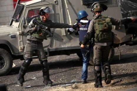 لجنة دعم الصحفيين: 26 صحفي معتقل لدى الاحتلال والأخير يماطل في محاكمتهم