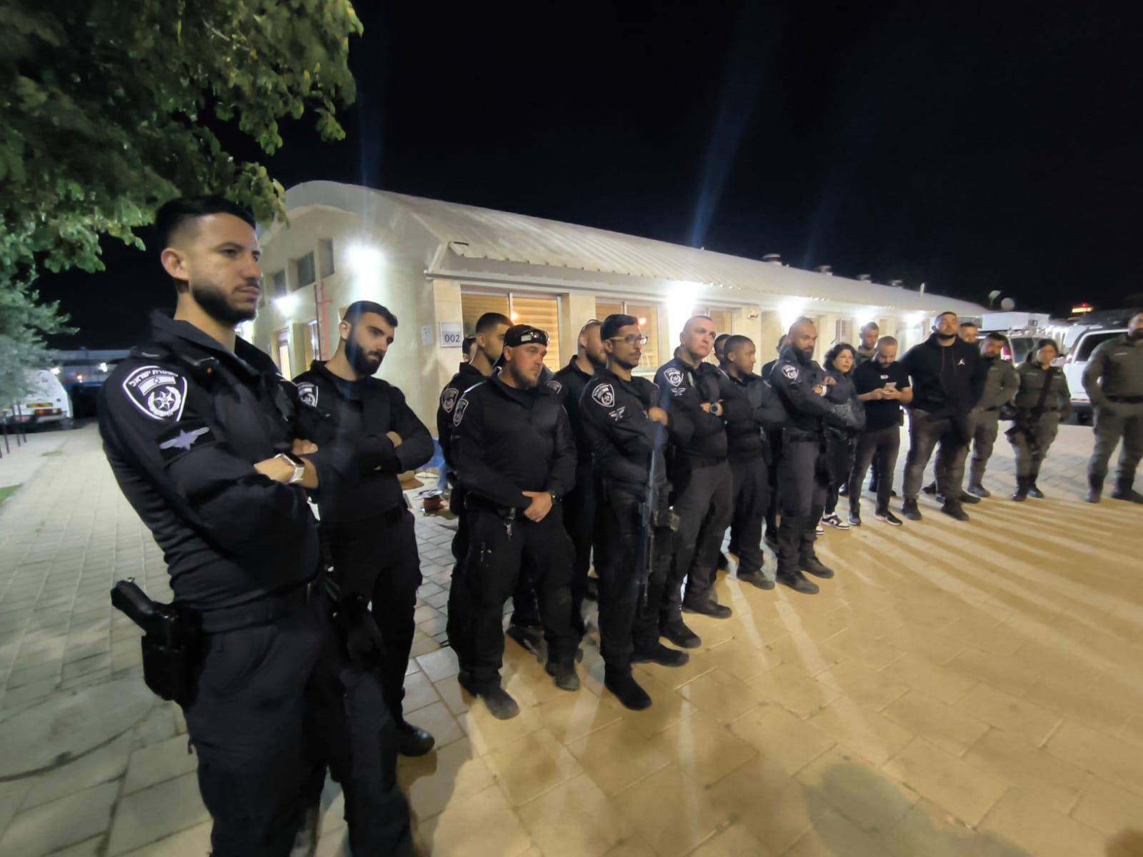 الاحتلال يعتقل شقيقة إسماعيل هنية من النقب