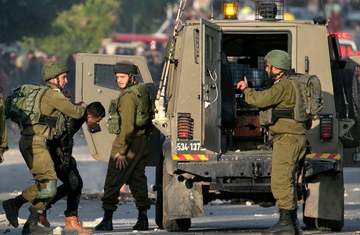 قوات الاحتلال تنفذ حملة اعتقالات بالضفة وتهدم مسجداً