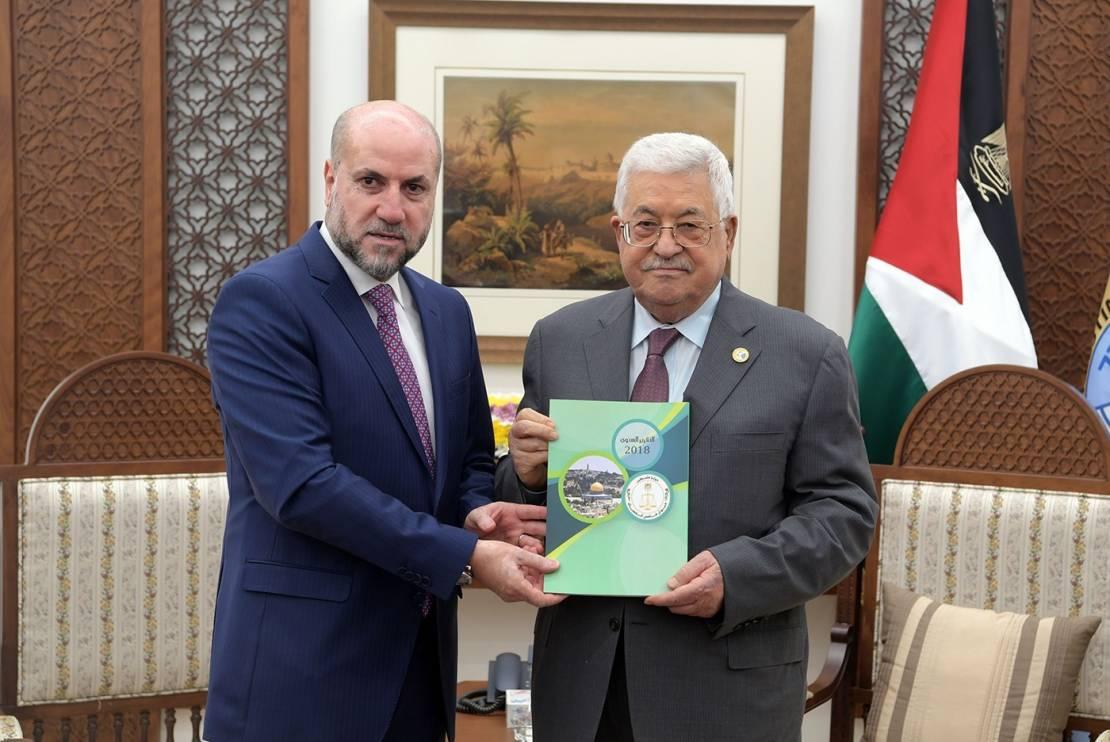 عباس يصدر قراراً يمنح الهباش سيطرةً مطلقة على القضاء الشرعي الفلسطيني