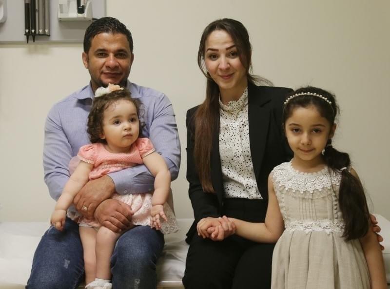 تكفّل علاج طفلة بأغلى عقار.. وسم "محمد بن راشد" يتصدر مواقع التواصل