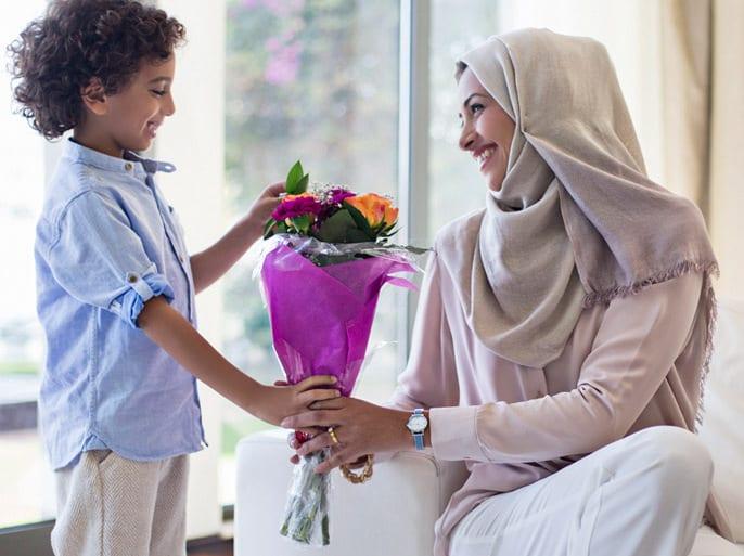 عيد الأم.. مواعيد مختلفة واحتفالات مليئة بمشاعر واحدة