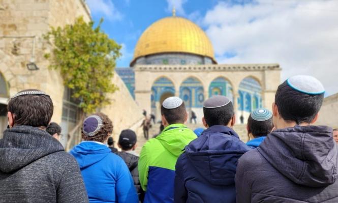 مستوطنون يقتحمون الأقصى ويؤدون طقوساً تلمودية عند باب الرحمة