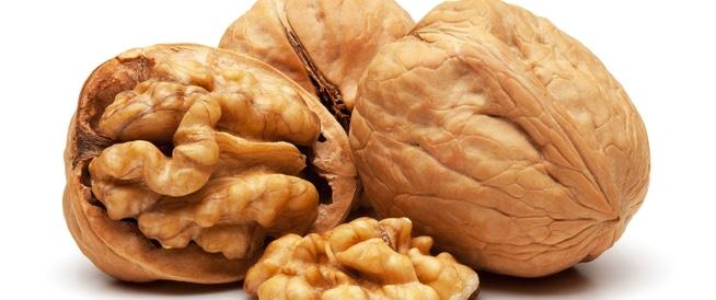 يجده البعض أطيب المكسرات .. المخاطر الصحيّة لـ "عين الجمل"