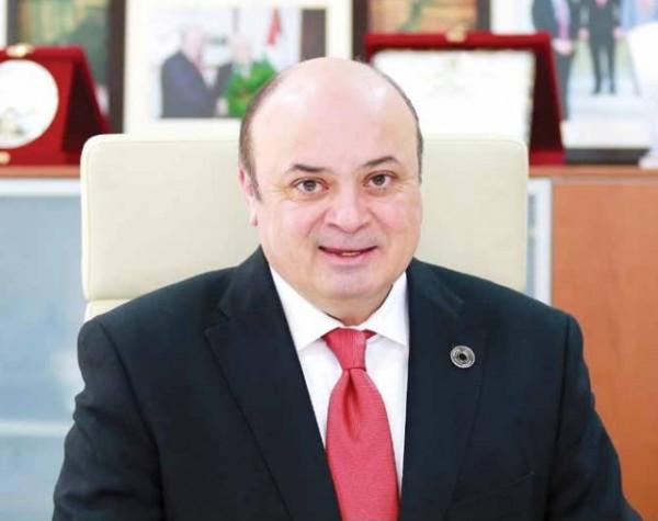 عباس يقبل استقالة محافظ سلطة النقد عزام الشوا.. ومرشح جديد للمنصب