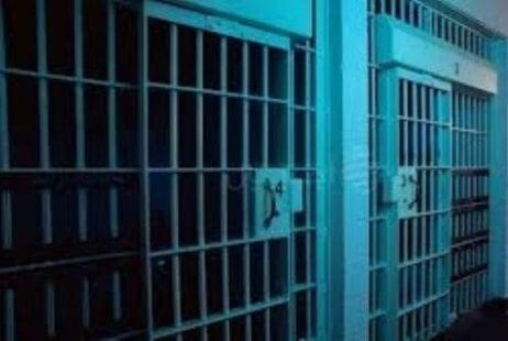 إدارة سجن "عوفر" تنقل عدداً من الأسرى إلى العزل الإنفرادي