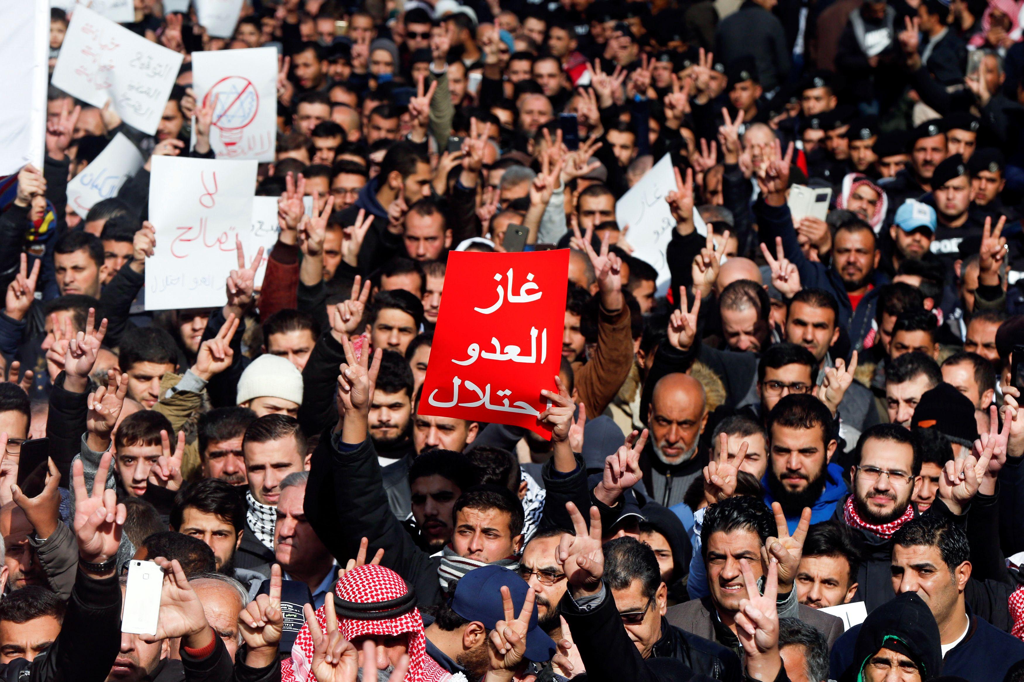 بالأغلبية .. البرلمان الأردني يصوت على قانون يحظر استيراد الغاز الإسرائيلي