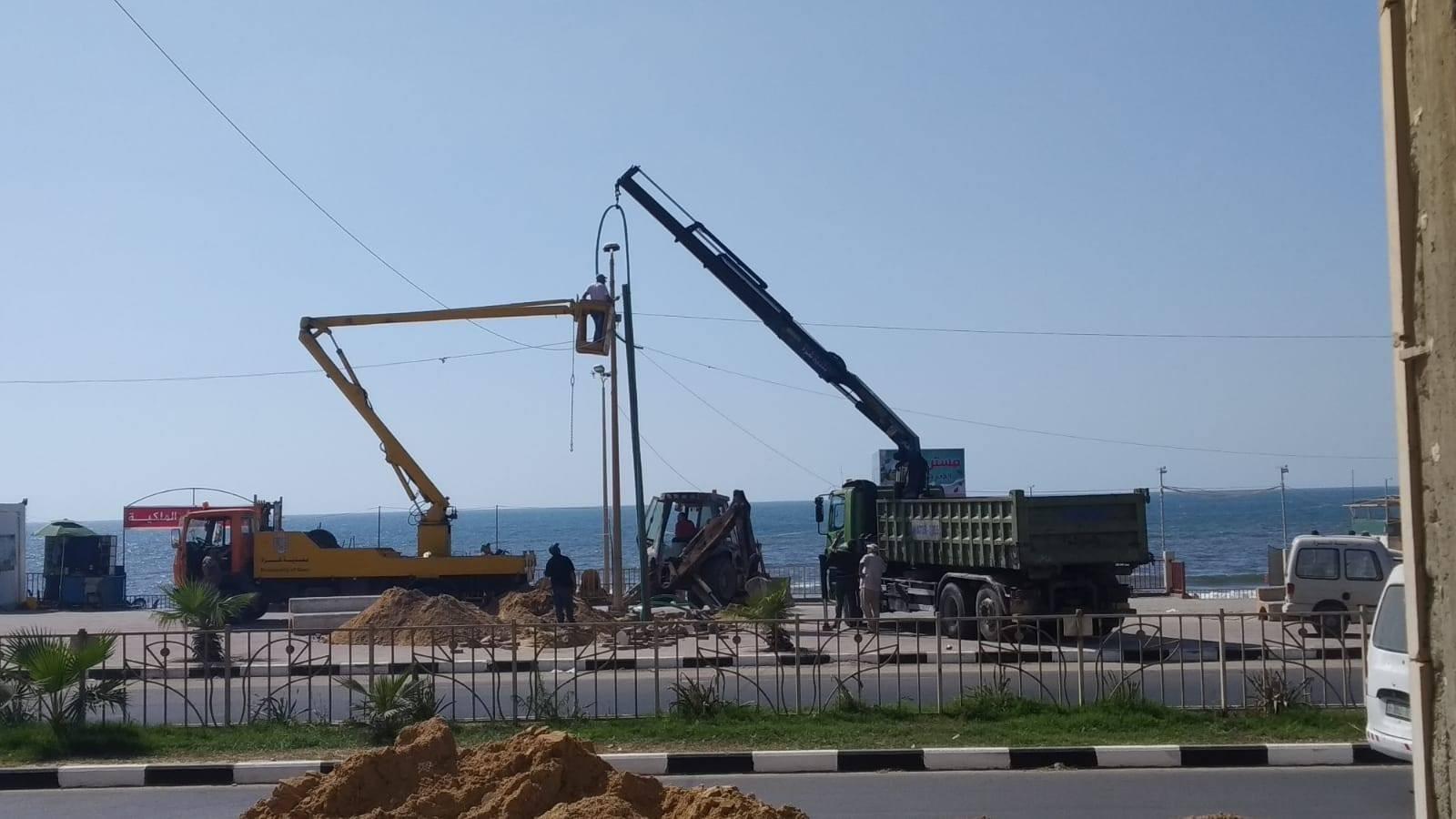 بلدية غزة: أنهينا أعمال تمديد الكهرباء للأكشاك والاستراحات على كورنيش بحر غزة