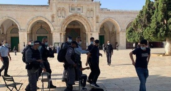 عشرات المستوطنين يقتحمون المسجد الأقصى من باب المغاربة
