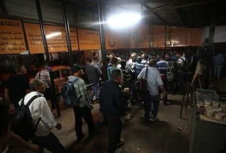 مغادرة 14500 عامل إلى "اسرائيل" فجراً ومساعدات العمال خلال 10 أيام