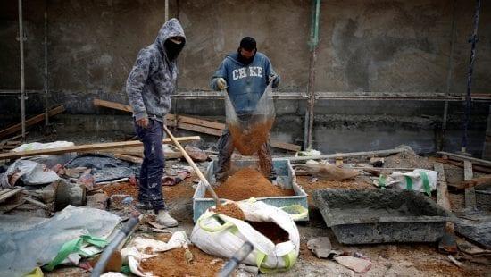 ثلث الشباب الفلسطينيون يتقاضون أقل من الحد الأدنى للأجور