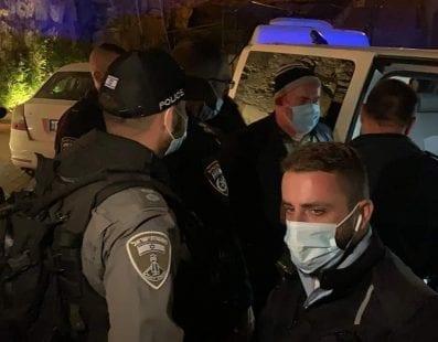 الاحتلال يعتقل مواطناً ونجله في بيت لحم ويهدم منزلاً في سلفيت