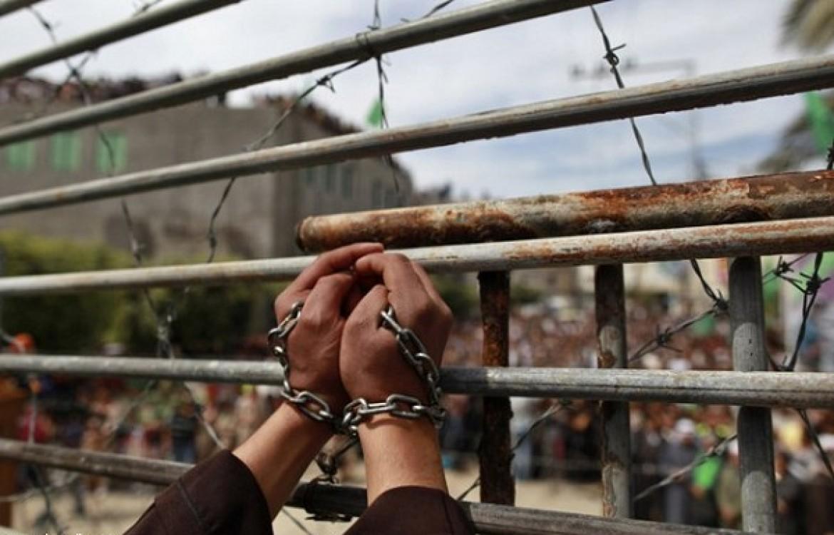 صحيفة تكشف اتفاقاً عرضه الاحتلال على 18 أسيراً لإكمال محكوميتهم في الأردن