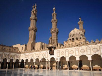 الأزهر يدين إحراق الاحتلال مسجداً في البيرة