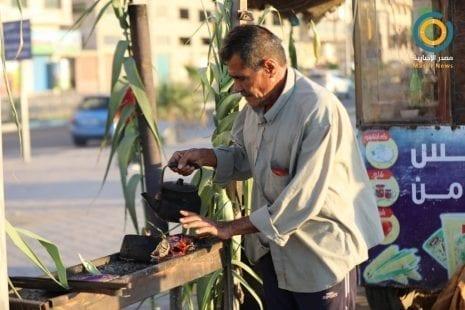بائع بسطة يروي معاناته إثر قرار البلدية بوضع أكشاك البحر على شاطئ غزة ؟
