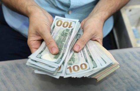 الدولار يصعد مع انحسار شهية المخاطرة في ظل أزمة كورونا