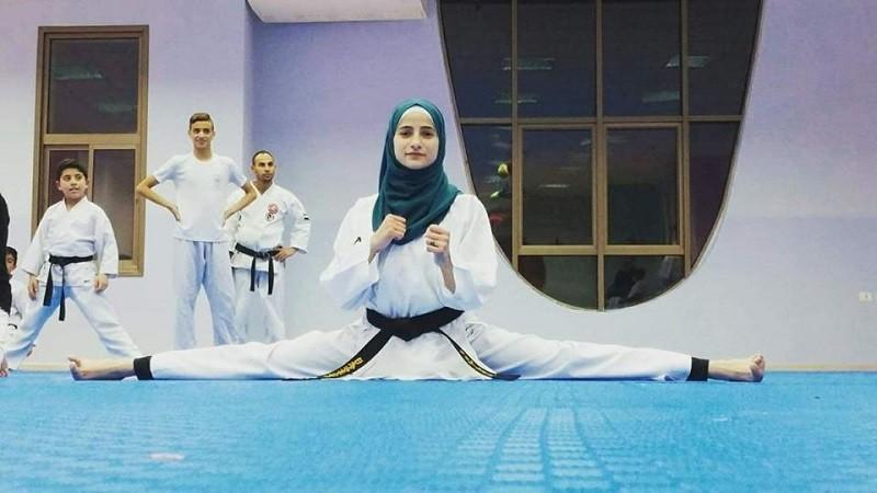 الفلسطينية حلا القاضي تتوّج بفضية كاراتيه الألعاب العربية