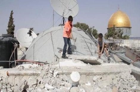 الاحتلال يهدم عمارة سكنية من 6 طوابق في جبل المكبر جنوب القدس المحتلة