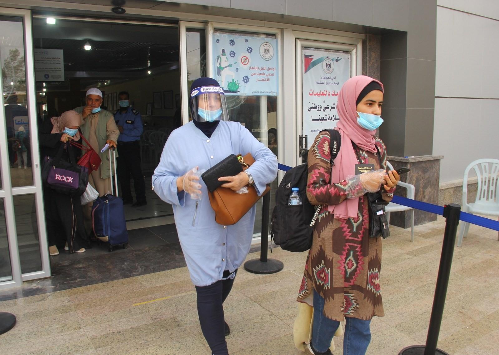 461 مسافراً غادروا قطاع غزة أمس عبر معبر رفح