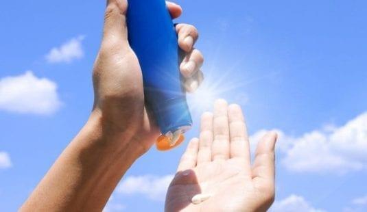 احذري الكريمات المرطبة والواقية للحماية من أشعة الشمس