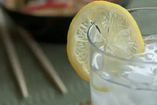 6 فوائد صحية لشرب الماء بالليمون في الصباح