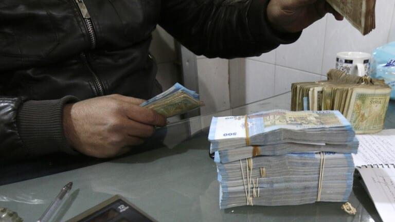 الحكومة السورية تشرع بسياسات لوقف إرتفاع الدولار مقابل الليرة