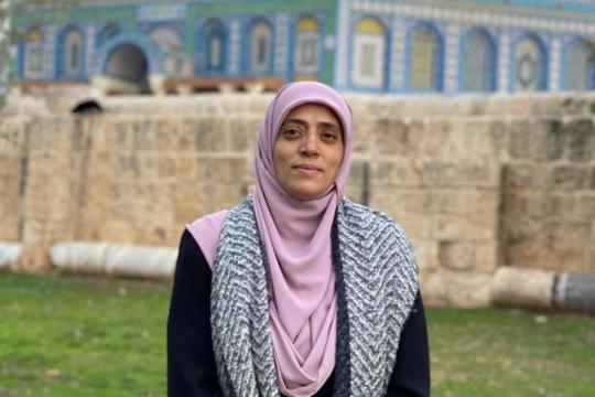 سلطات الاحتلال تمنع المرابطة خديجة خويص من دخول الضفة الغربية