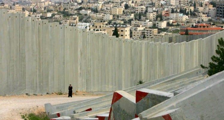 الاحتلال الإسرائيلي يهدد بوقف المشاريع الاقتصادية مع الفلسطينين