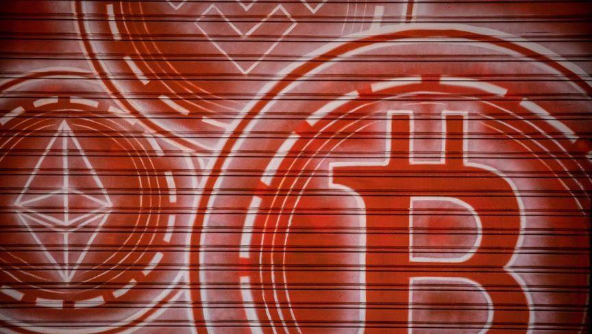 العملات المشفرة تتراجع من مستويات قياسية بفعل جني الأرباح