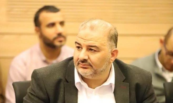 بعد هجمة طالته.. النائب عباس يعتذر عن وصفه الأسرى بـ"المخرّبين"